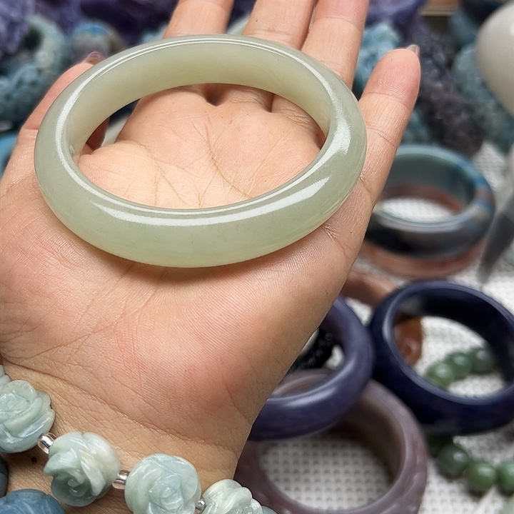 石英质玉手镯未镶嵌