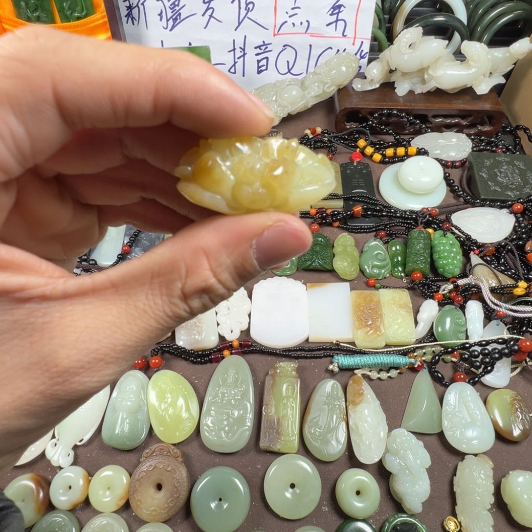 和田玉颈饰未镶嵌