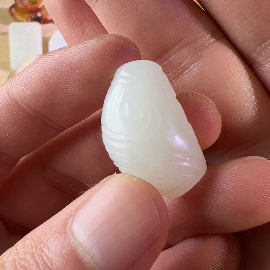 小***芬和田玉未镶嵌颈饰