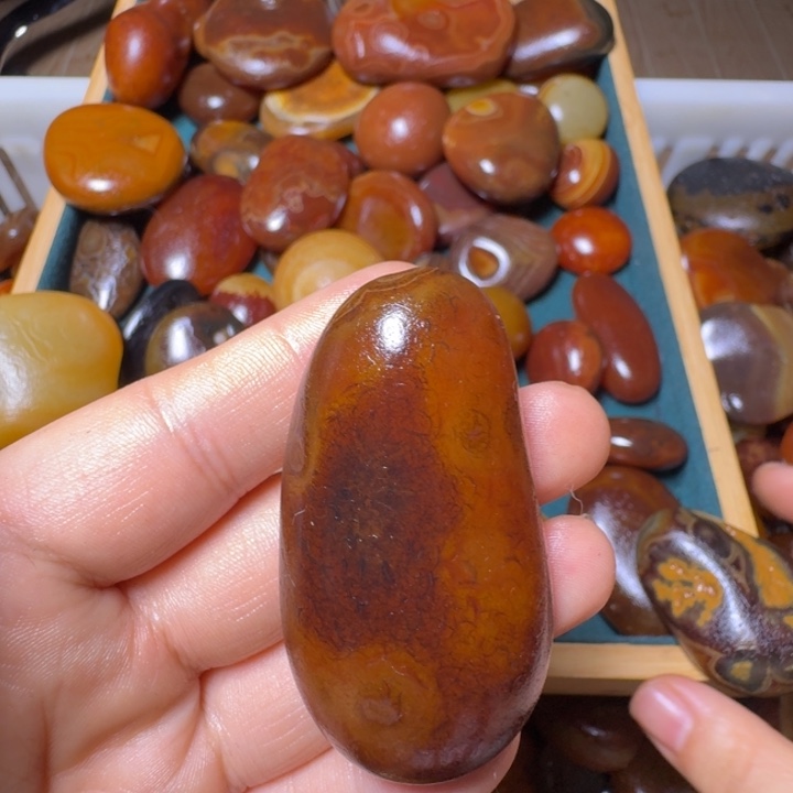 ****药瓷片马达加斯加奇石手把件