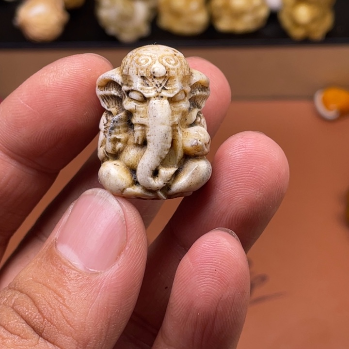 驼骨摆件人工躺在