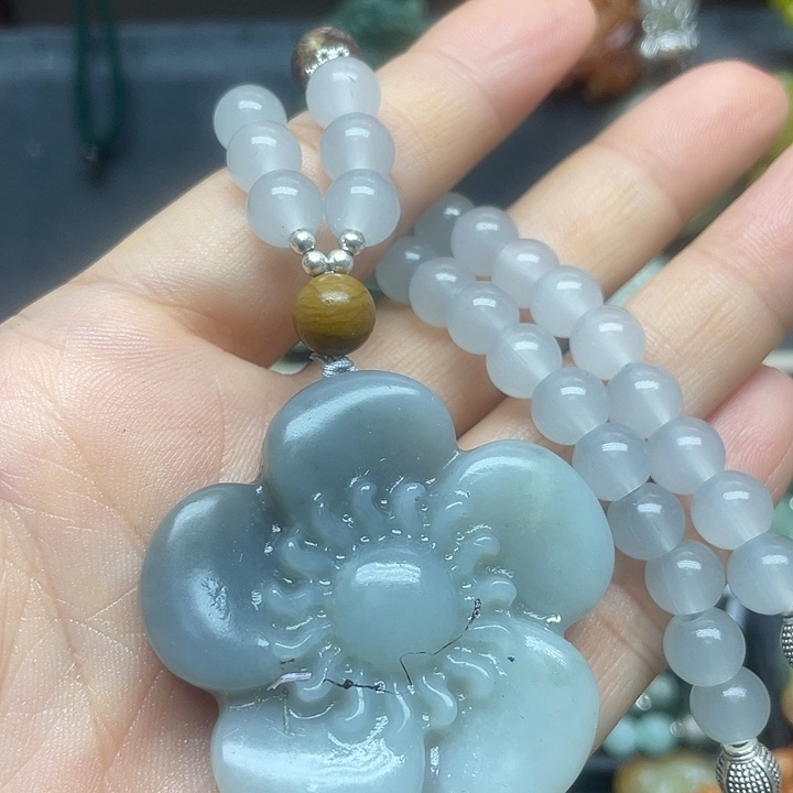 未镶嵌蛇纹石玉颈饰