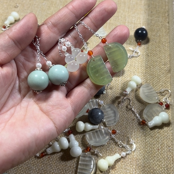 蛇纹石玉耳饰未镶嵌