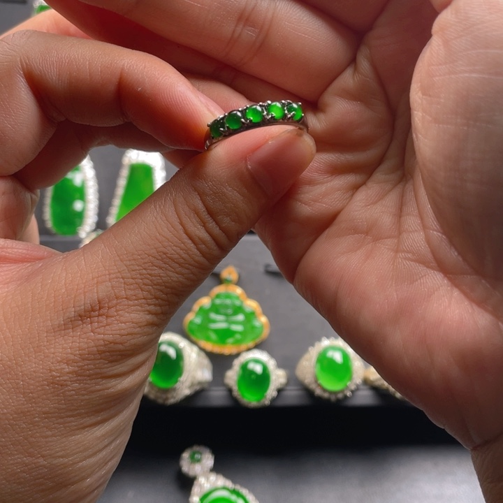 翡翠戒指未镶嵌翡翠戒指