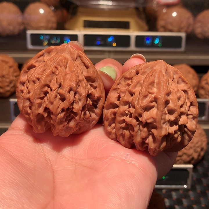 用***9文玩核桃把件鹤渡岭