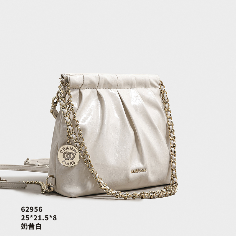【佐伊甄选】SK-62956-奶昔白女士小众秋冬小方包网红洋气休闲潮流