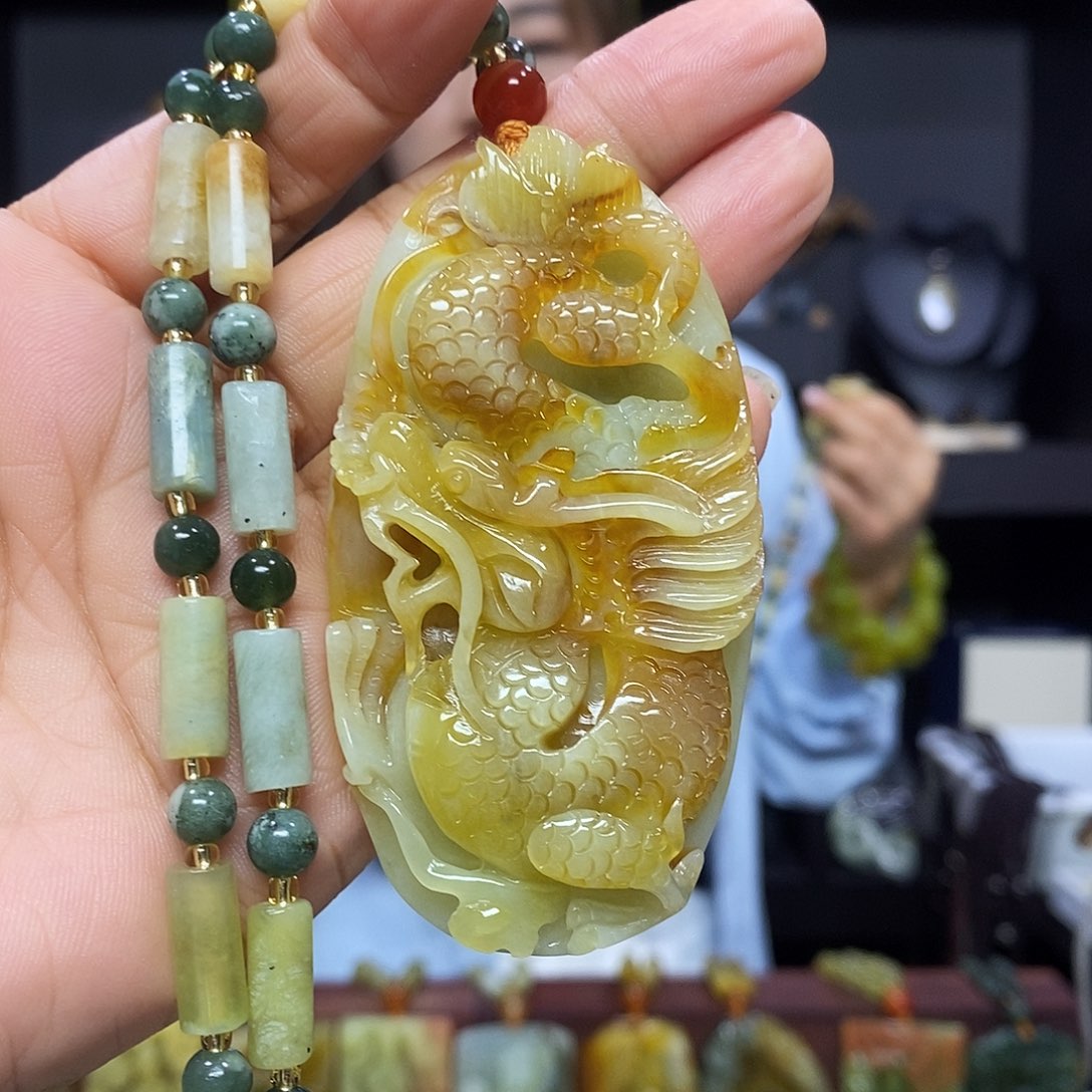 岫玉未镶嵌挂件吊坠