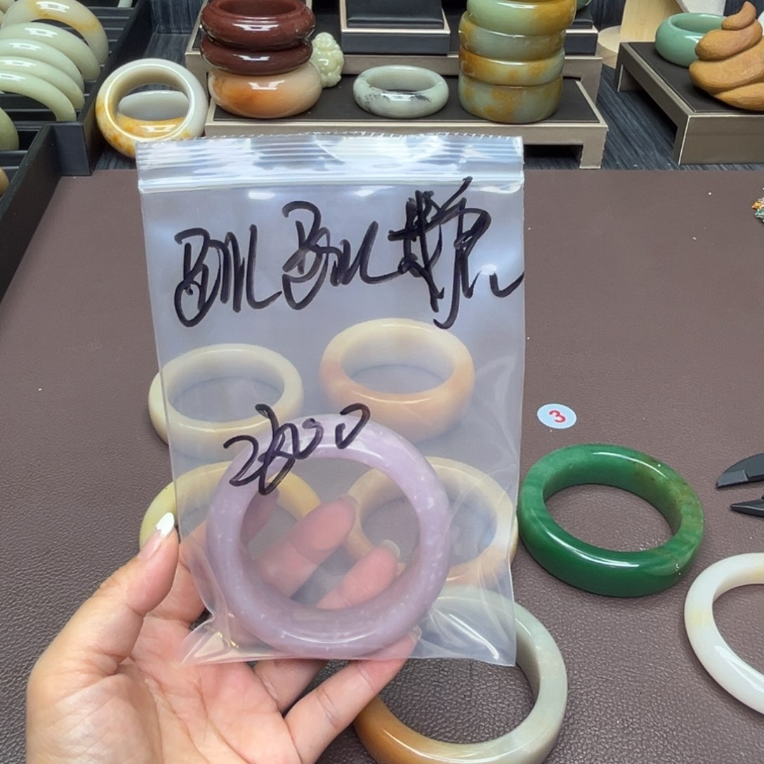 石英质玉手镯未镶嵌跳*糖