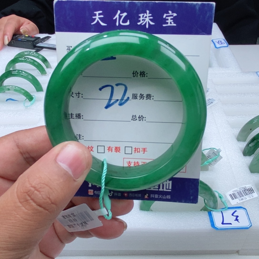未镶嵌手镯石英质玉54