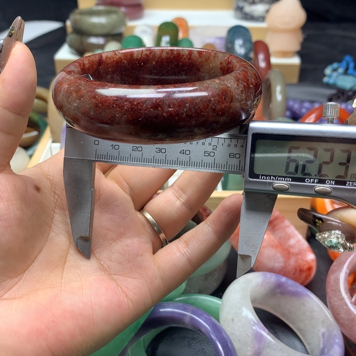 未镶嵌手镯石英质玉