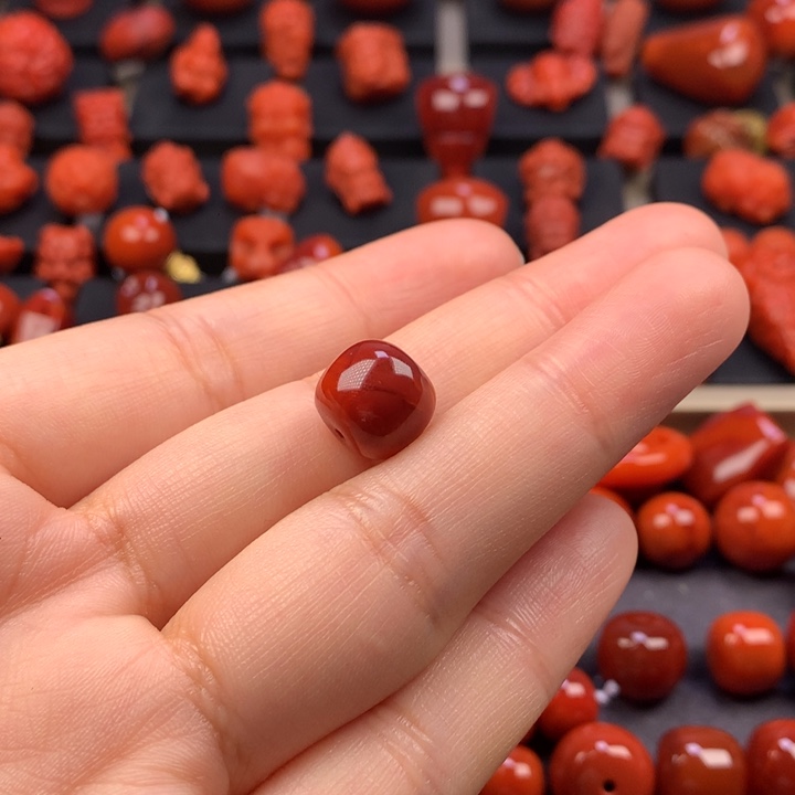 小***哥南红玛瑙未镶嵌牛血红老型单珠11MM