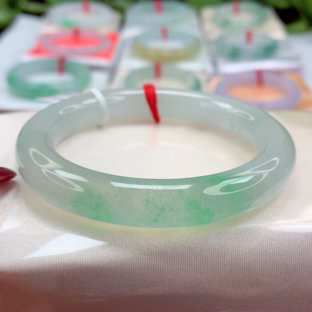 翡翠手镯（圆镯）未镶嵌53.9木那雪花 冰胶起荧光 小柒