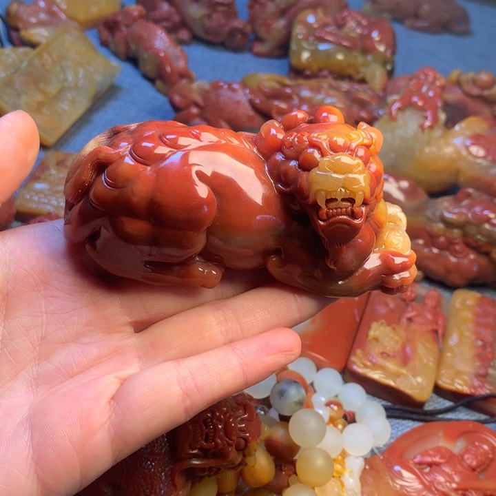 石英质玉未镶嵌颈饰