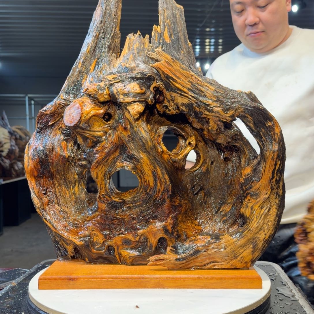 和***柔木王一刀琥珀木摆件58