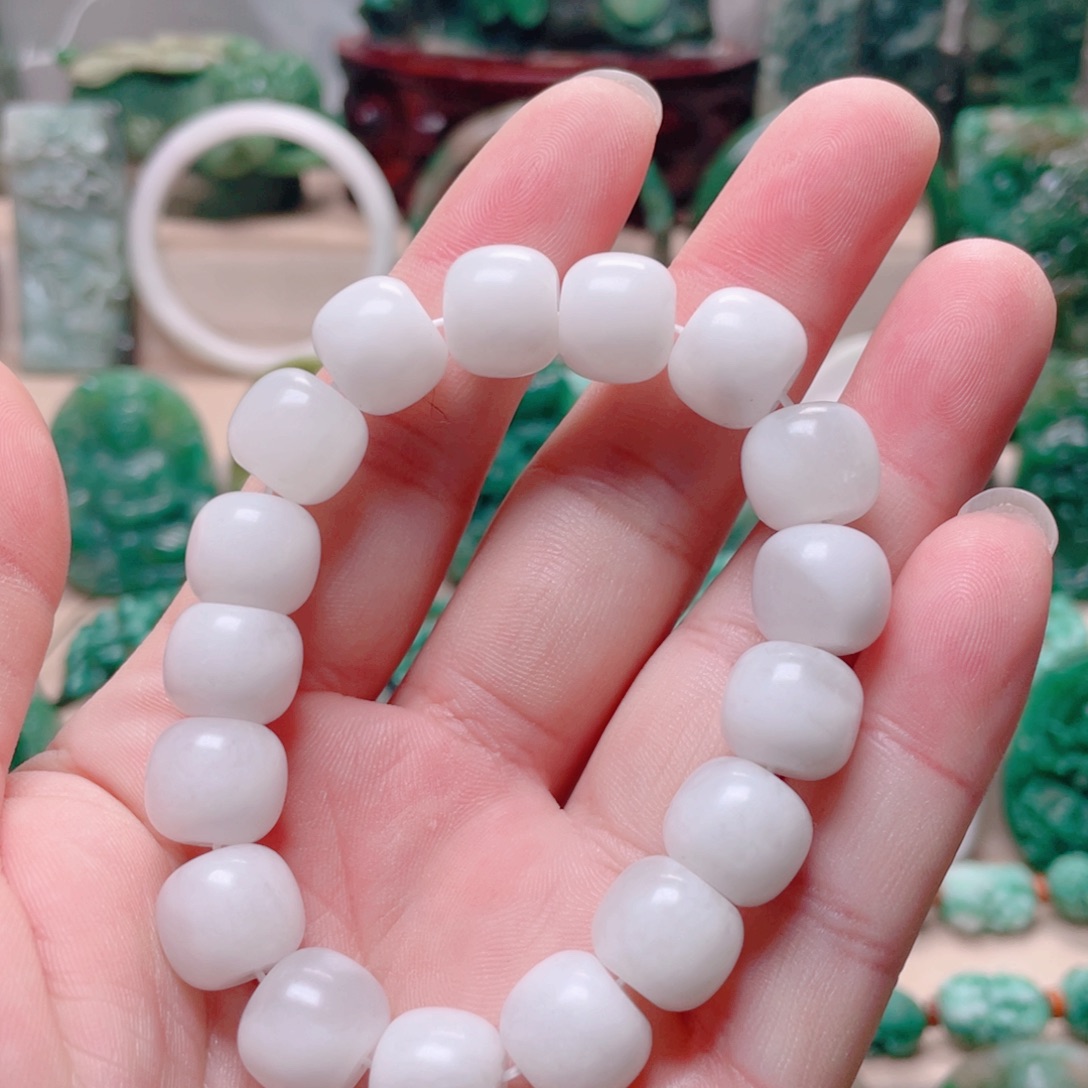 独山玉未镶嵌颈饰