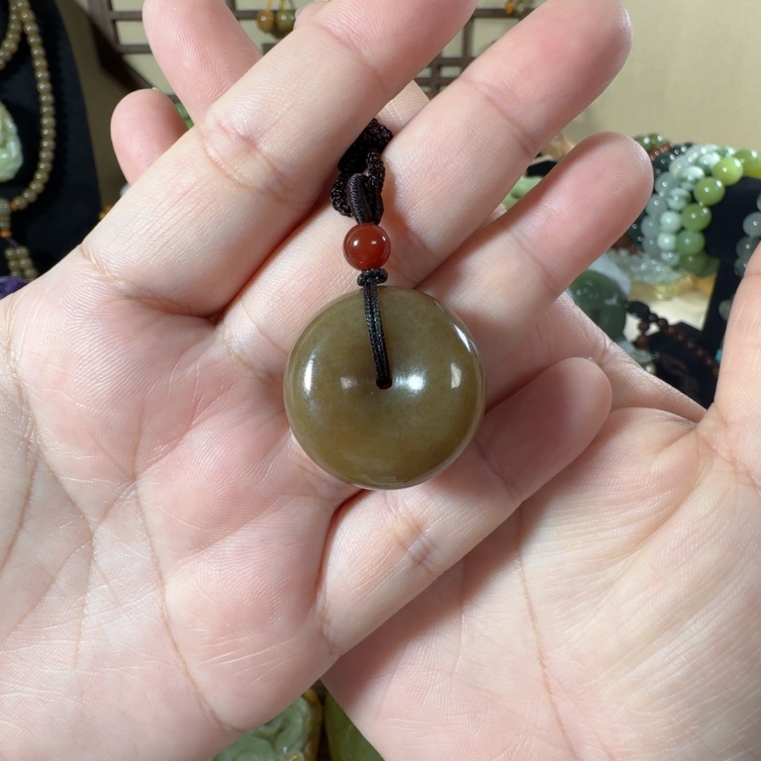 岫岩老玉（透闪石质玉）未镶嵌颈饰