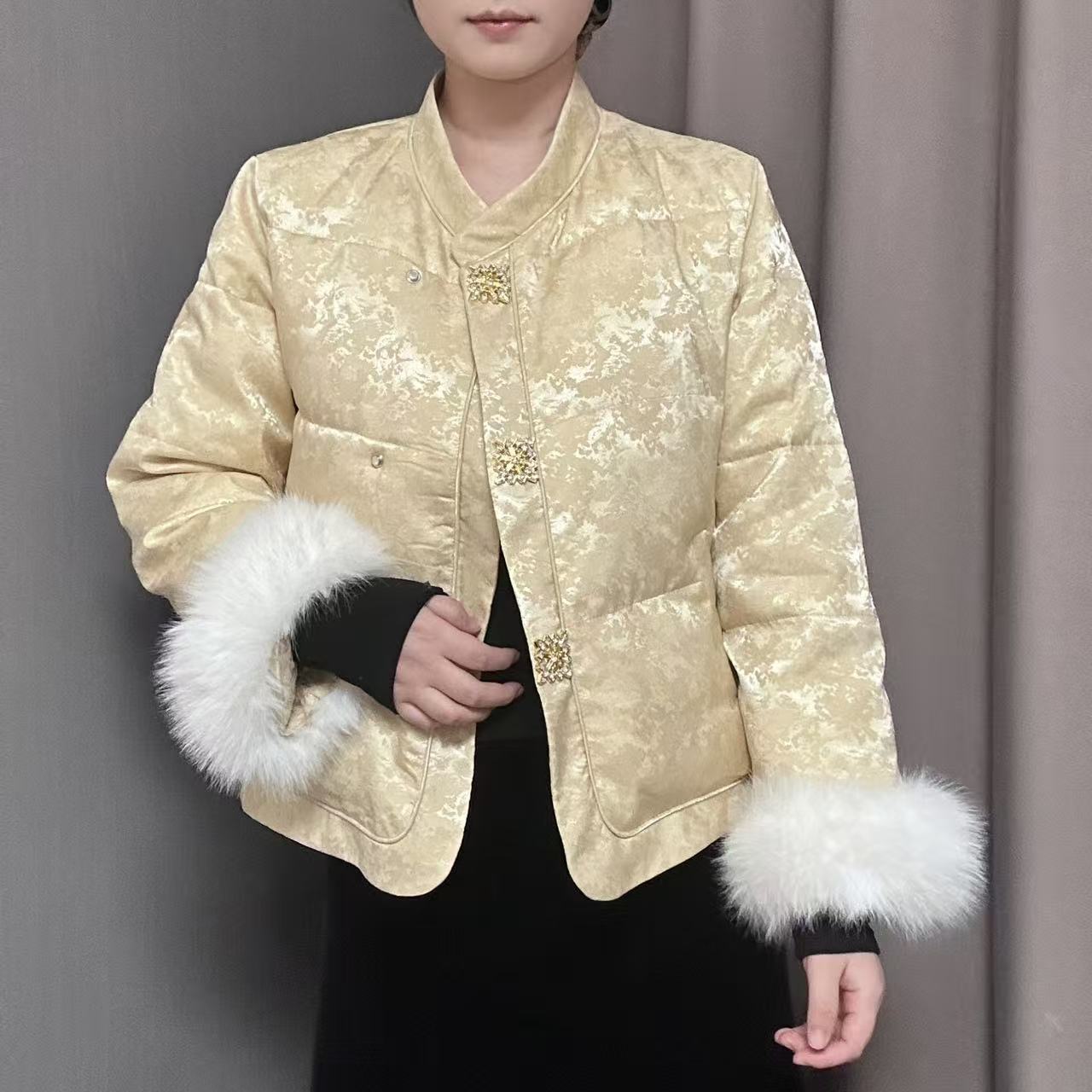 新中式复古风提花棉服外套女冬季2025新款袖毛可拆镶钻金扣上衣潮