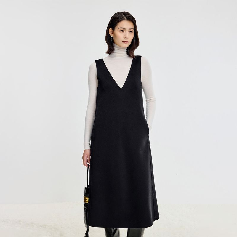 寺山文也 知华/「软黄金」纯山羊绒百搭双深V高腰背心连衣裙女冬