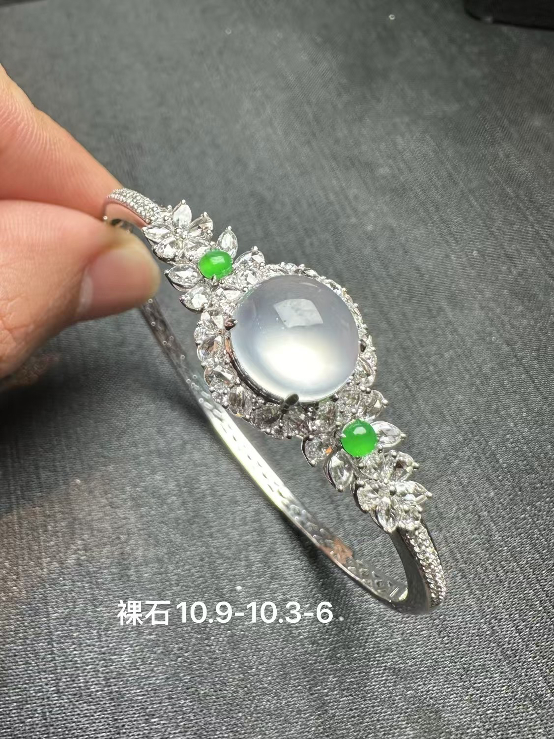 玻璃种蛋面手镯完美