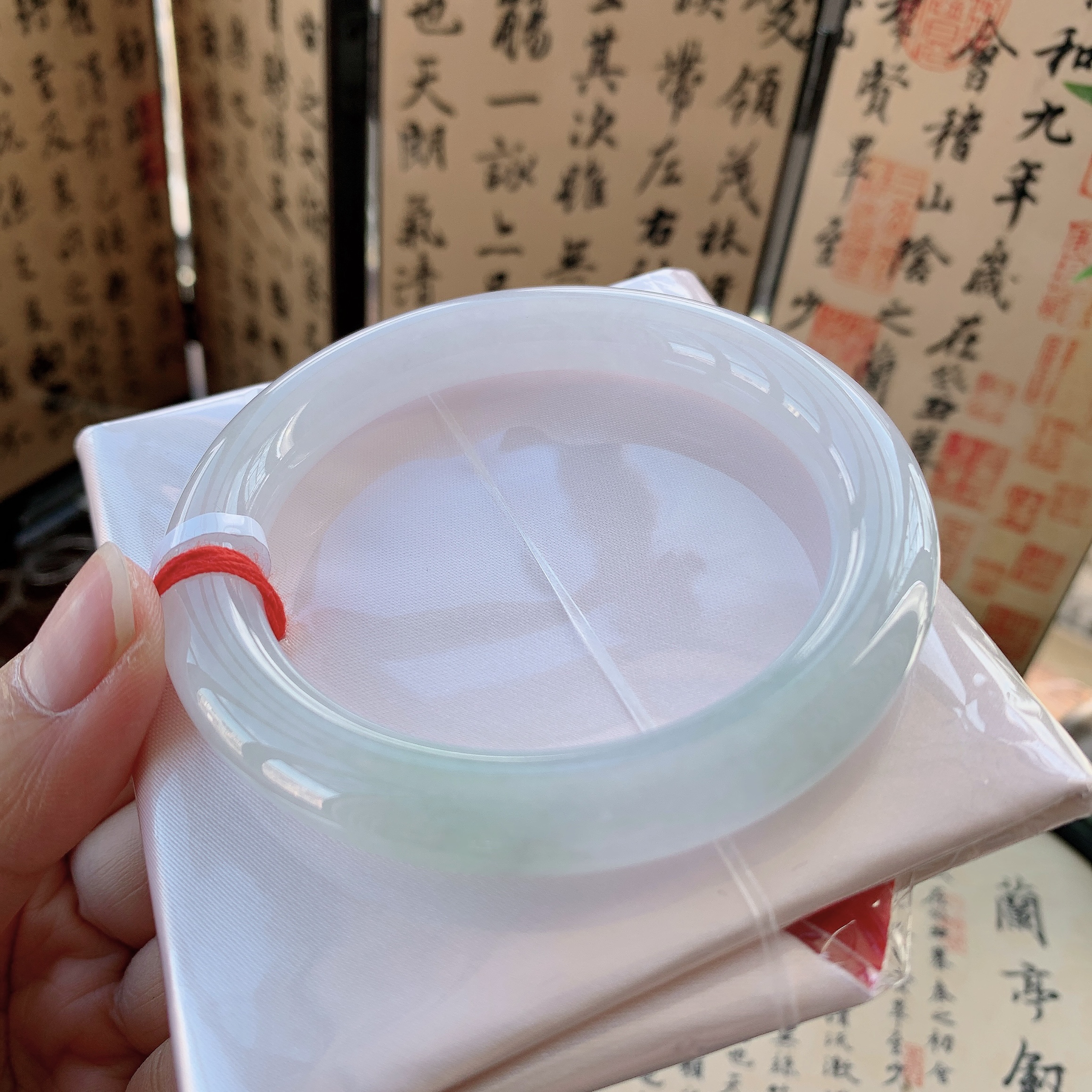 缅甸天然A货翡翠56-57圈口糯冰白月光圆条手镯水润细腻女款 077