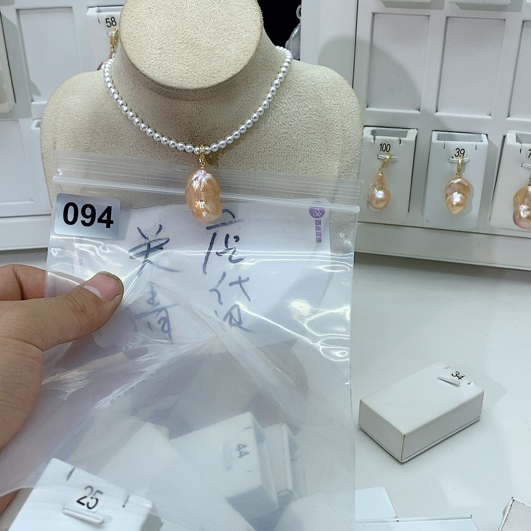 淡水珍珠颈饰合金