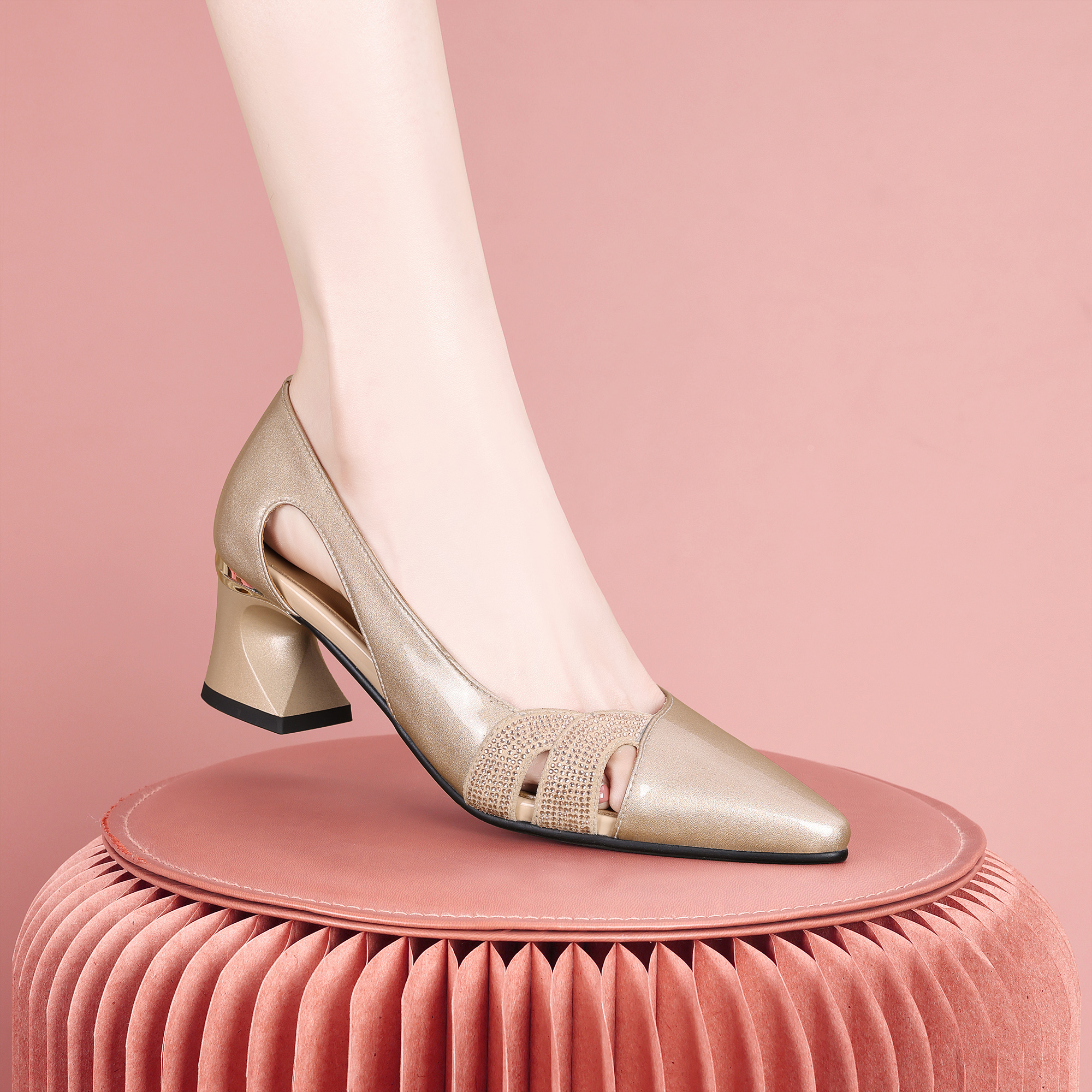 梵芮诗2025夏季新款浅口高级轻奢镂空透气时尚粗低跟女凉鞋-1575