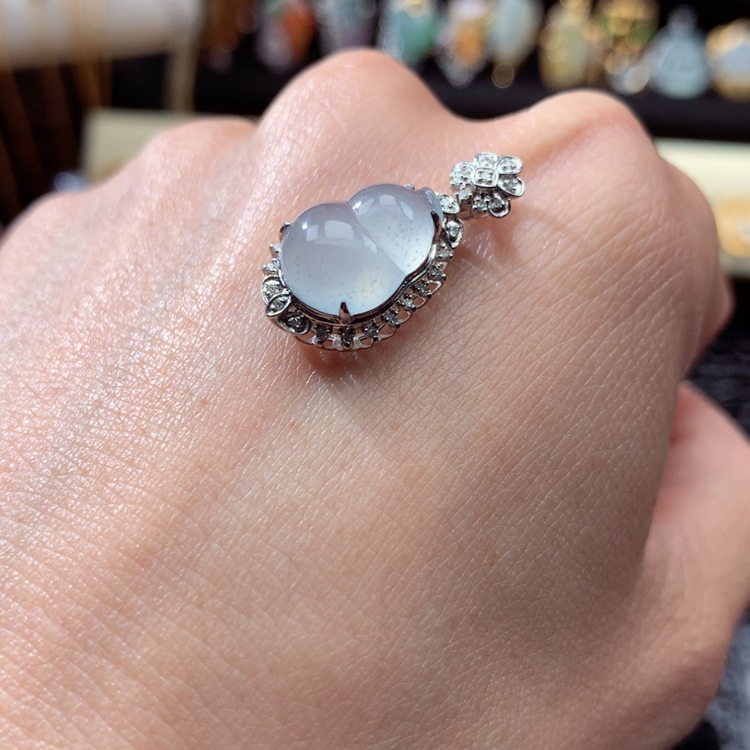 翡翠颈饰18K金镶嵌吃****ഒ翡翠