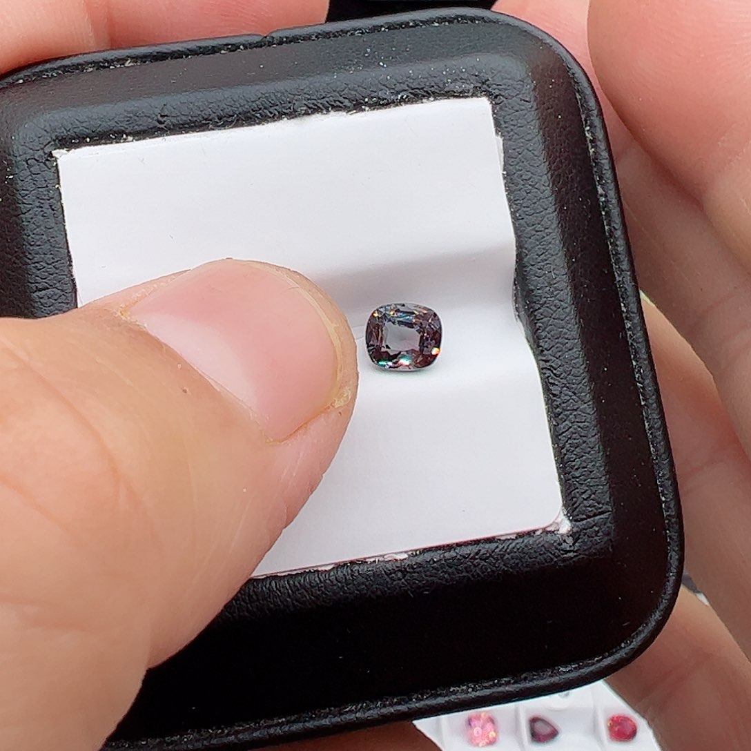 尖晶石裸石未镶嵌1.01克拉