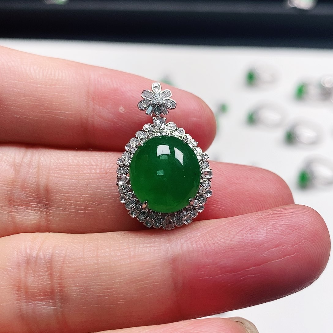 翡翠颈饰18K金镶嵌天然缅甸翡翠A货