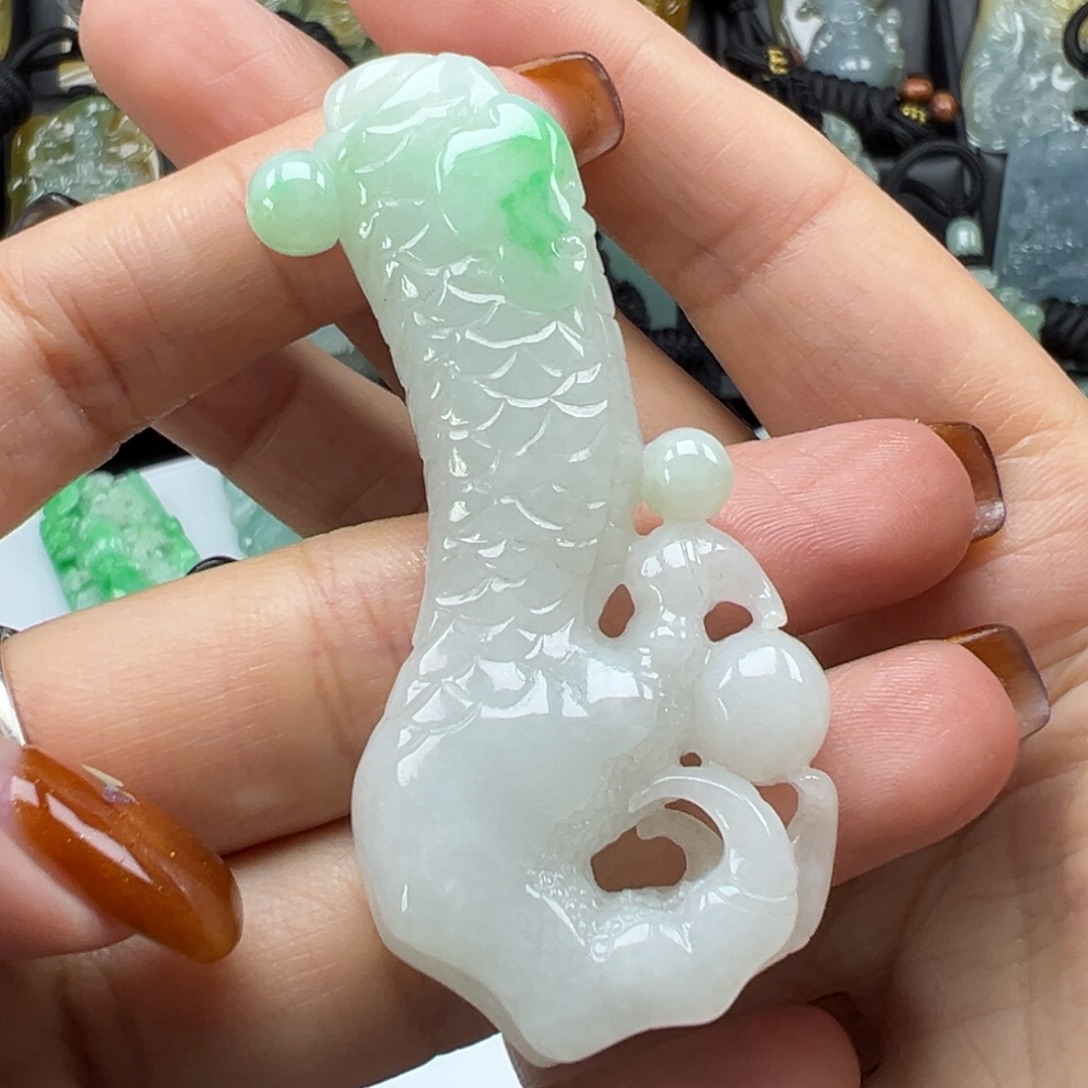 翡翠未镶嵌颈饰抓