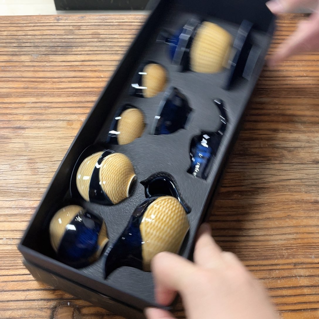 孤品茶具套装等。        