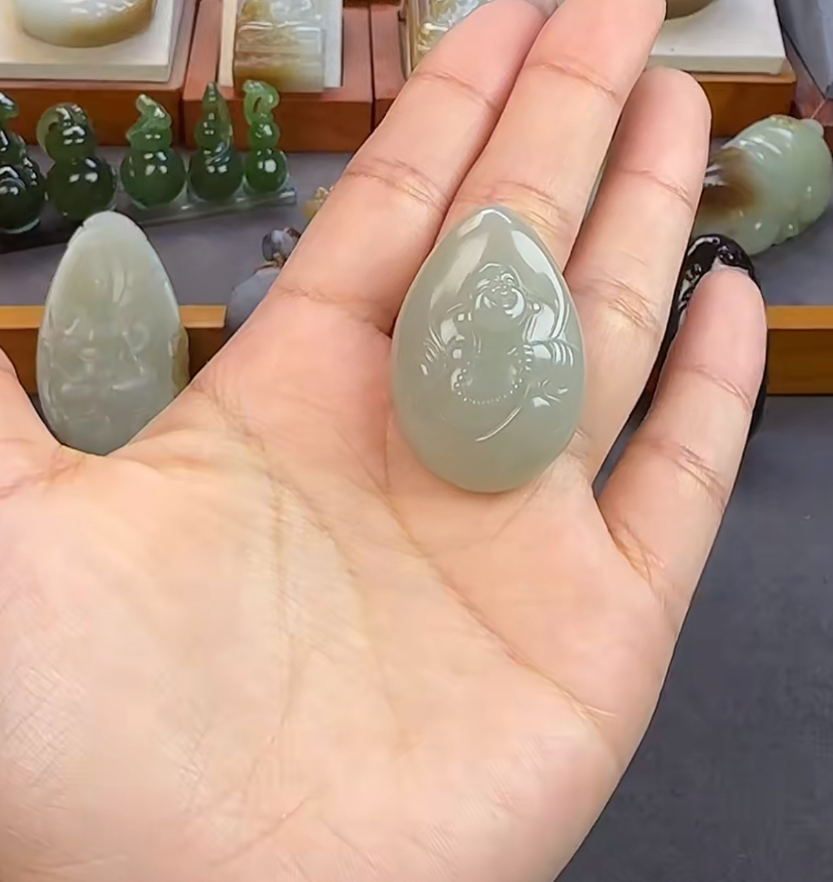 卞玉坊和田玉吊坠