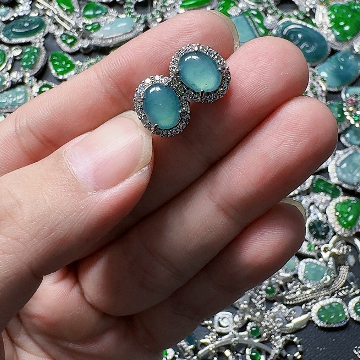 翡翠颈饰未镶嵌天然A货翡翠放漏