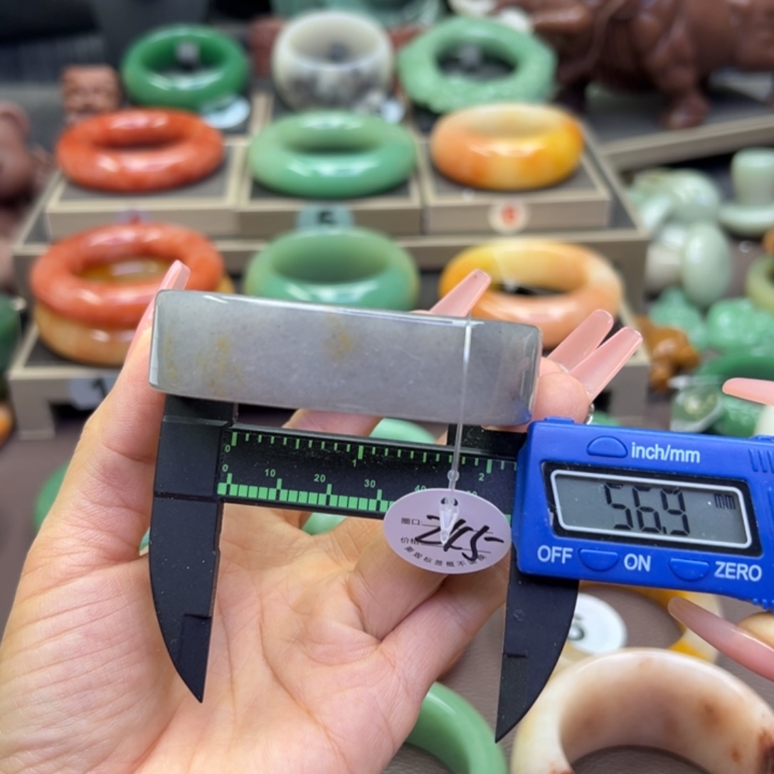 未镶嵌手镯石英岩玉