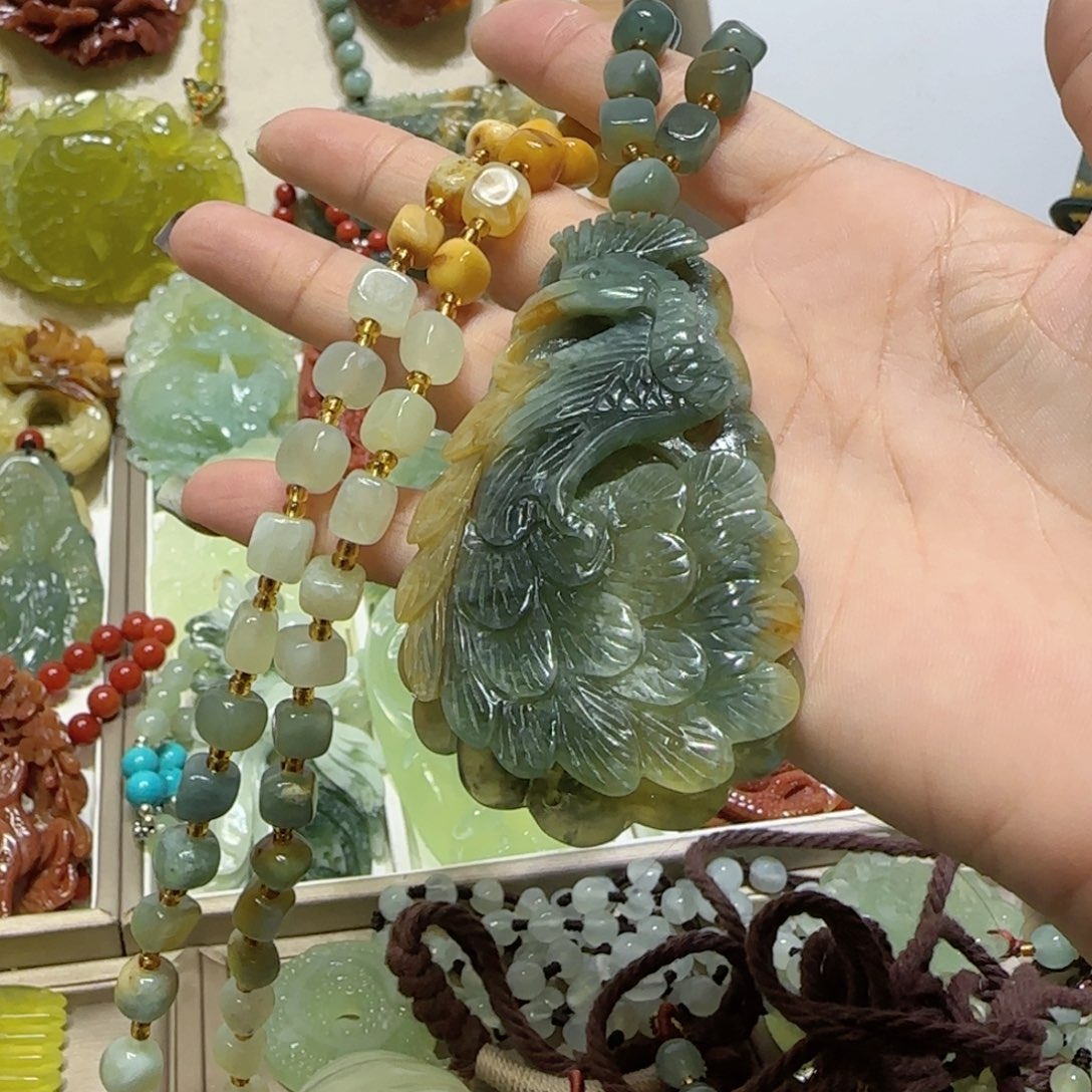 未镶嵌蛇纹石玉吊坠