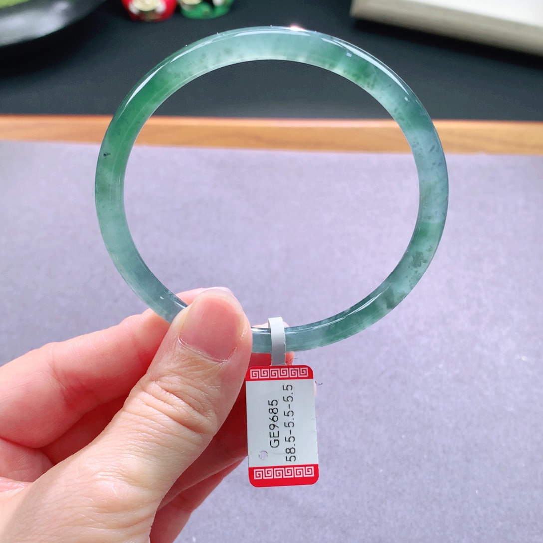 翡翠手镯未镶嵌天然翡翠手镯