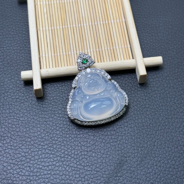 甄选白月光大肚佛玉石吊坠 76