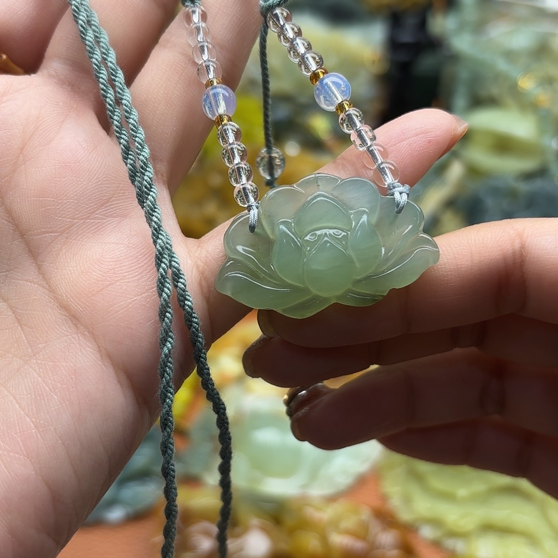 蛇纹石玉未镶嵌吊坠