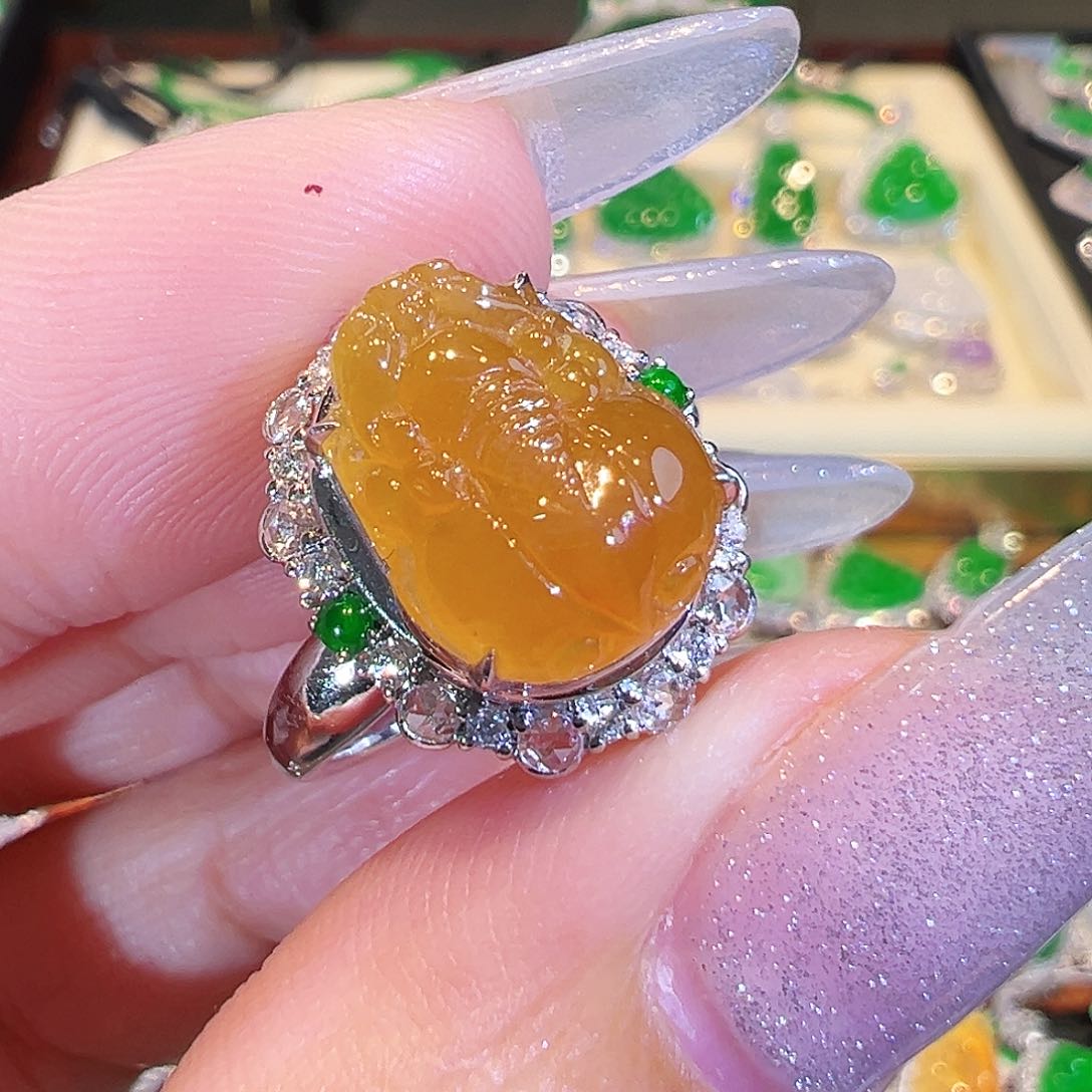 翡翠戒指18K金镶嵌b****u翡翠