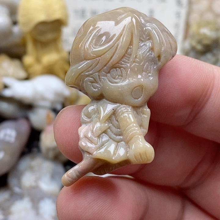 颈饰未镶嵌硅化珊瑚（珊瑚玉）