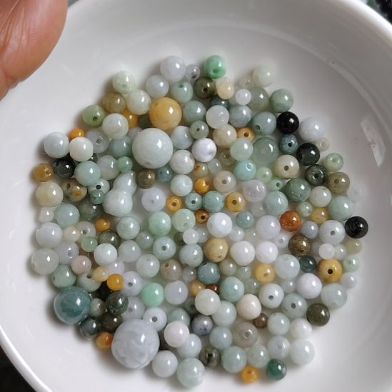 翡翠未镶嵌颈饰珠子一碗