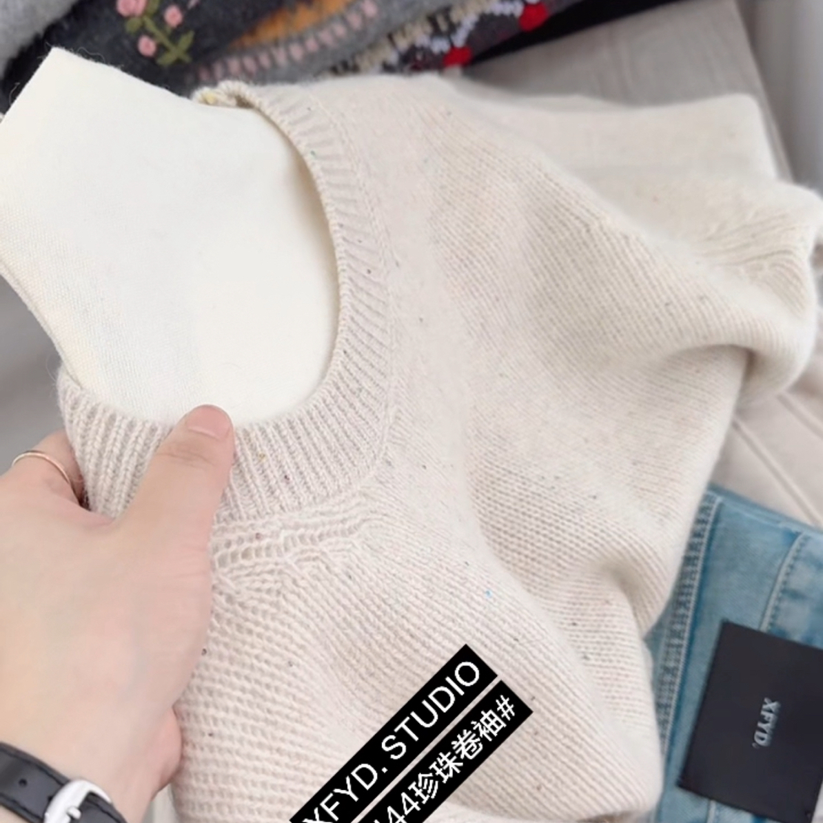 小朵家   ins穿搭#D9120高级净版设计珍珠卷袖 软糯圆领套头毛衣