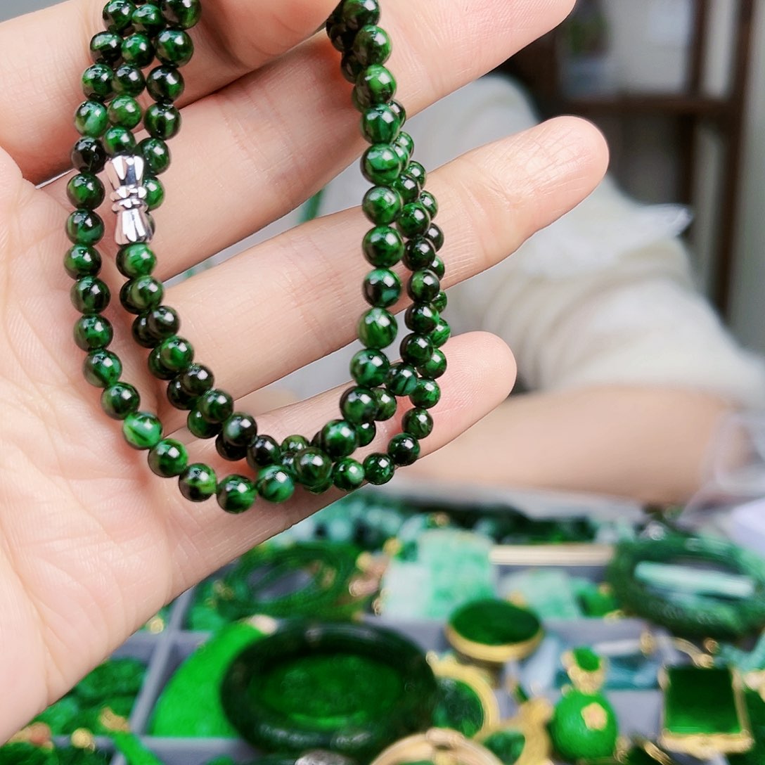 翡翠颈饰未镶嵌项链