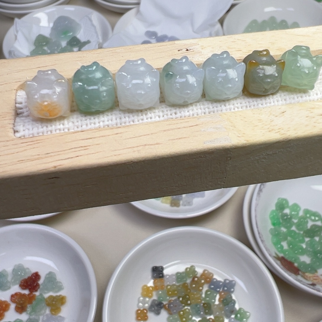 翡翠散珠趴趴猫一只