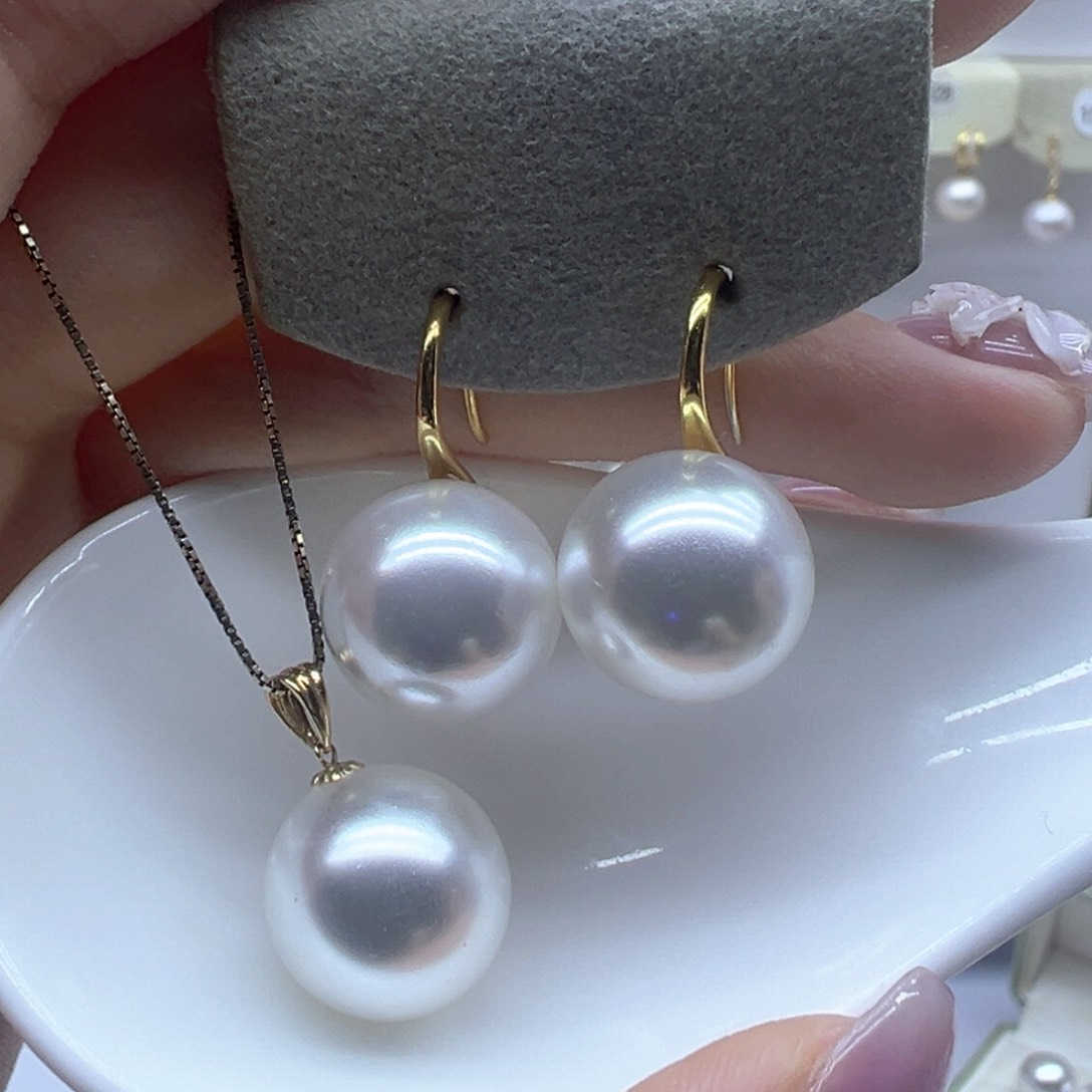 淡水珍珠18K金镶嵌吊坠(赠链)