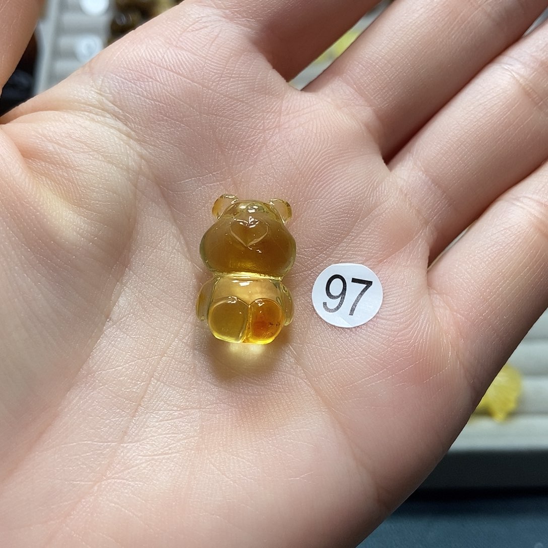 琥珀裸石未镶嵌，