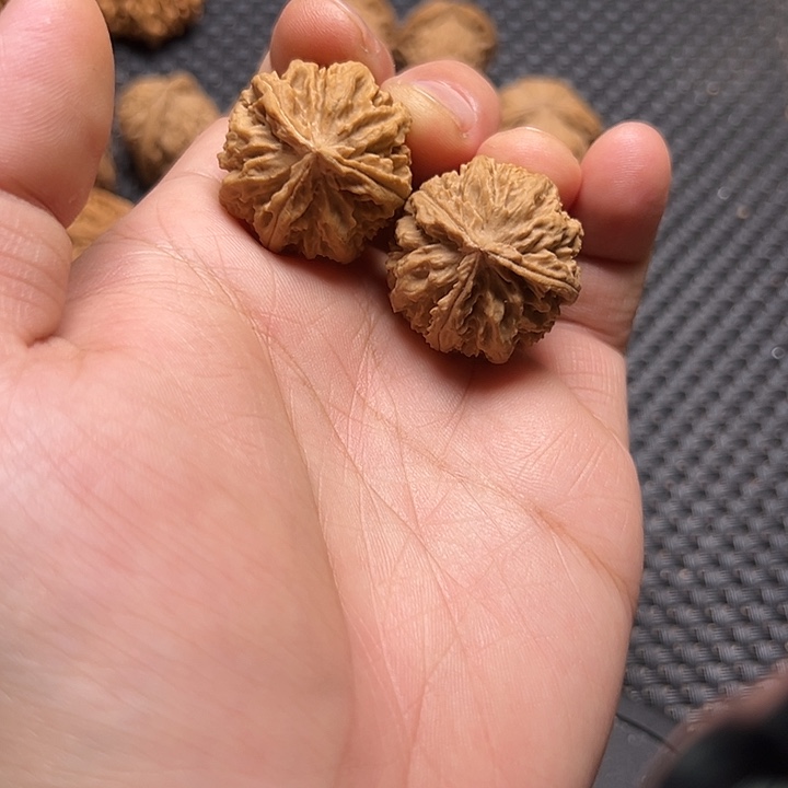 文玩核桃把件霸王三棱