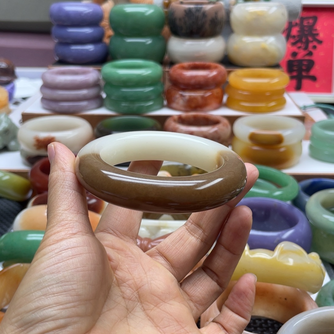 @***空石英岩玉未镶嵌手镯