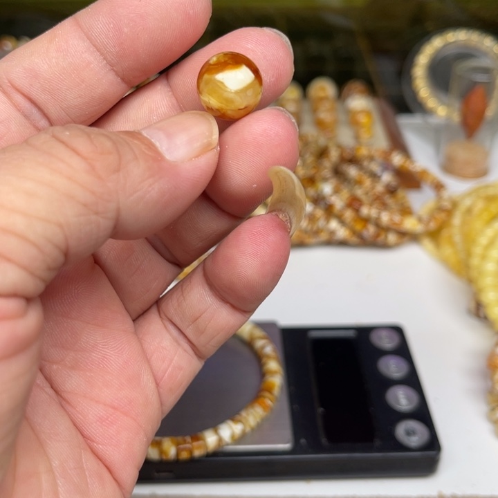 琥珀未镶嵌裸石74号