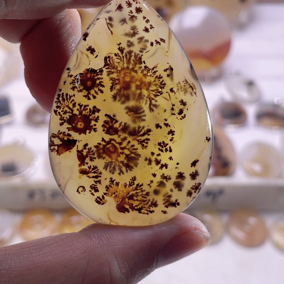 雲***開玛瑙/玉髓未镶嵌珠宝奇石